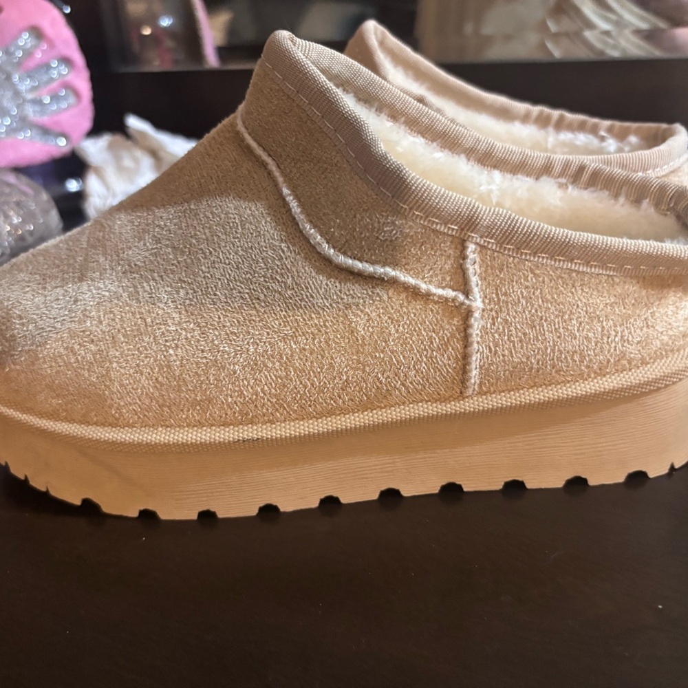 SHEIN Beige Plush Slip-On Slippers